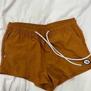 Vuori Womens Sunwashed Short NWOT apricot